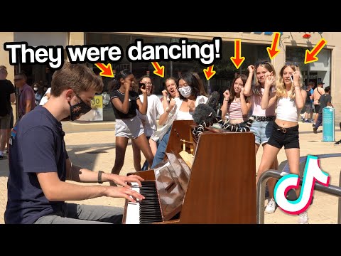 image-What is the huge piano called?