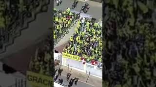 Download lagu VIRAL !! EPIC PERPISAHAN ROSSI DENGAN FANS SETELAH RESMI PENSIUN DARI MOTOGP #Grazievale #Shorts mp3 Download lagu VIRAL !! EPIC PERPISAHAN ROSSI DENGAN FANS SETELAH RESMI PENSIUN DARI MOTOGP #Grazievale #Shorts mp3