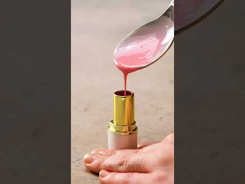 MY CHILD TRIED TO EAT LIPSTICK, SO I MADE A CHOCOLATE LIPSTICK FOR HER💄 🍫  #SHORTS