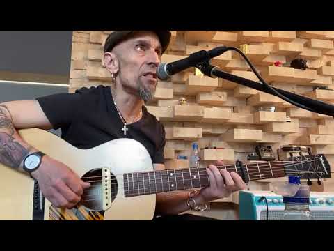 {Vivimos Bajo Un Cielo Hermético (Acoustic)} {Vivimos Bajo Un Cielo Hermético (Acoustic)} Best Songs