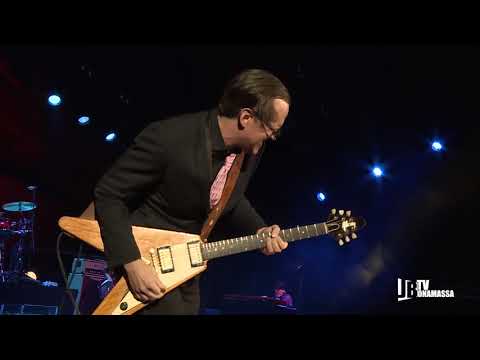 Joe Bonamassa Live at Red Rocks 2017 - Breaking Up Somebody's Home
