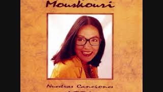 Nana Mouskouri: Llegó con tres heridas