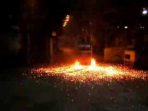 Így mókáznak az öntödében