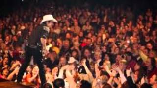 Brad Paisley - Les Is More