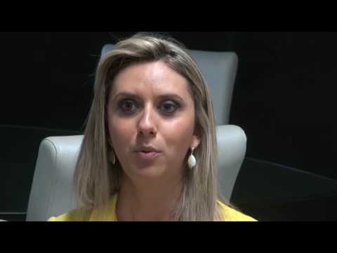 [TRAMPO] Débora de Oliveira