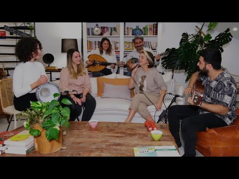 Dilek Türkan Ft. Komşiler Band - Darıldın Mı Cicim Bana? (Hariklaki)