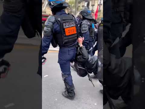 Tensions pendant la manifestation du 13 avril contre la réforme des retraites.