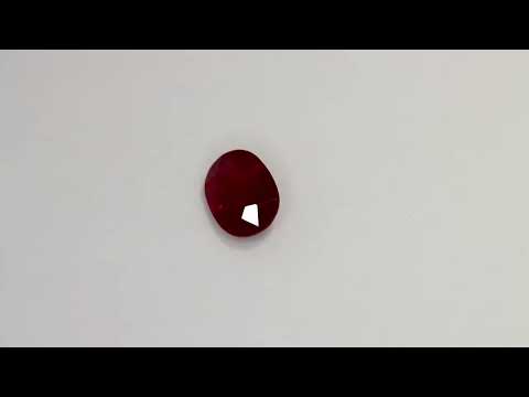 Rubino taglio ovale, 1.56 ct Video