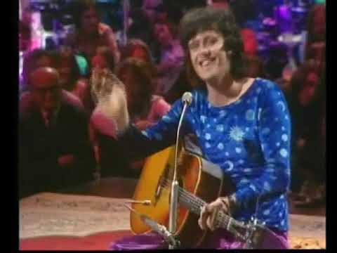06 Donovan in Concert   Happiness Runs