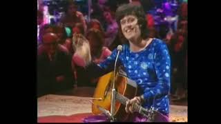 06 Donovan in Concert   Happiness Runs