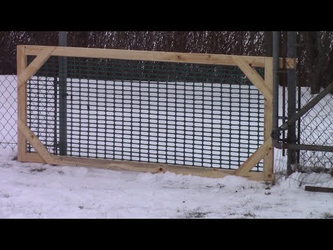 The Woodpecker Ep 240 - A small removable wooden gate