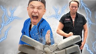 Download lagu MON PÈRE M'APPREND À CASSER DES BRIQUES (avec le poing) 😳👊🏽 mp3