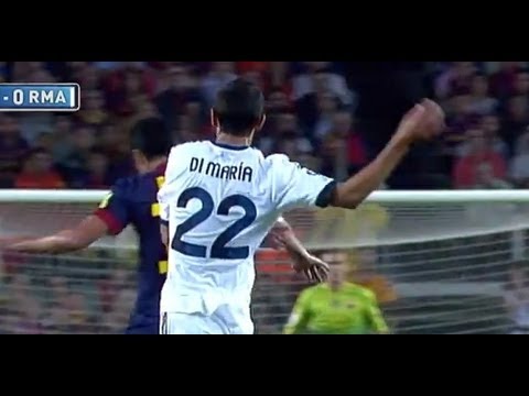 Agarrón de Sergio Busquets a Ángel Di María