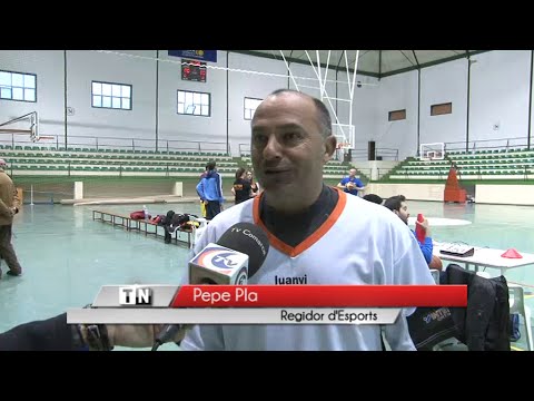 El partit benèfic de Nadal del Club Bàsquet Martínez Valls reuneix 1.000 espectadors al Poliesportiu