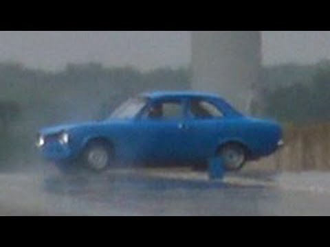 Ford Escort Mk1 Crashes at Santa Pod Raceway