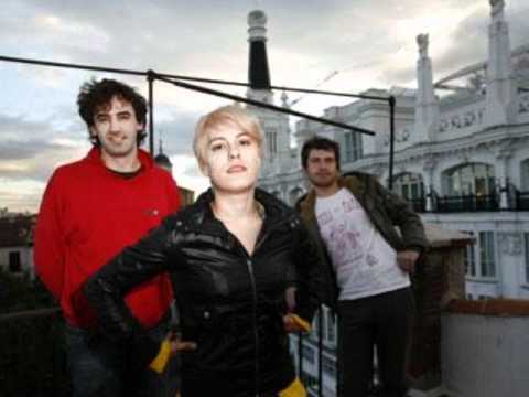 Para Los Seres Atados (A Las Condiciones terrenas) - Triangulo de amor bizarro