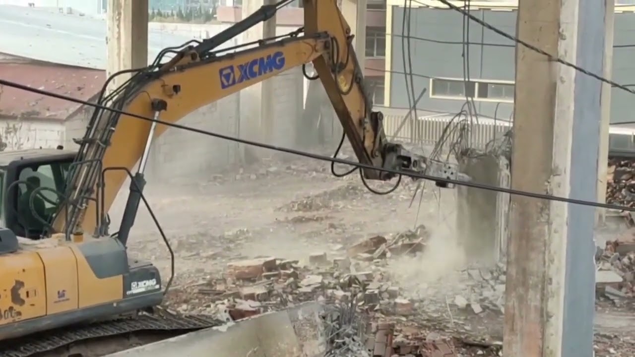 7 kişinin öldüğü yangında küle dönen fabrika, yıkıma hazırlanıyor