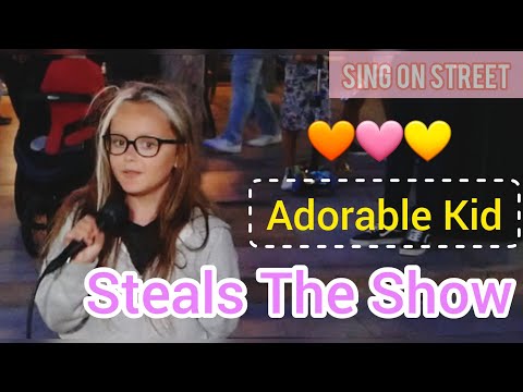 A Cute Little Girl Captured The Audience's Love💕Walk Up Singer🍀Lady Gaga, Bradley Cooper - Shallow