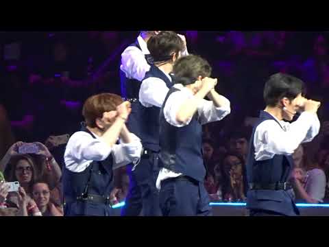 KCON NY 2018 Day 2 - WANNA ONE - Energetic