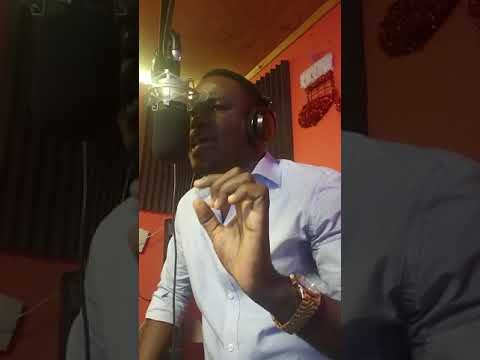 YON ANIMATÈ PÒDEPÈ KORIJE RUTCHELLE NAN MIZIK" ABA X YO" nan pati anglè a.