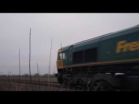 Freightliner Class 66 Passes Trowbridge Foot Crossing Lineside Area. 09/12/2020