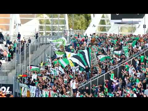Supporters Stéphanois en fin de match qui saluent les joueurs