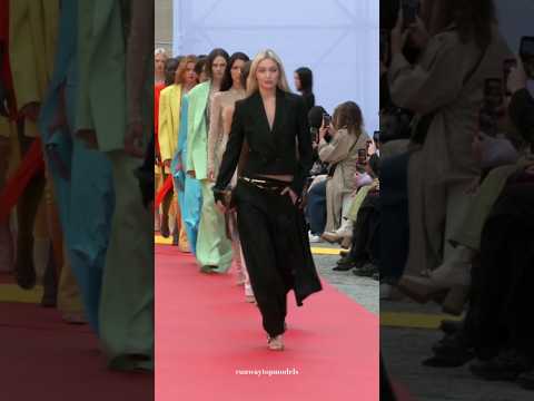 Gigi Hadid Closing Stella McCartney SS23 #gigihadid #supermodel #runway #stellamccartney