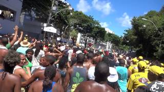 preview picture of video 'Psirico - A Favela Corta/Mexe o Balaio - Carnaval 2014 - Arrastão - 4ª Feira'