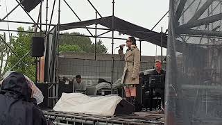 Arisa - L&#39;amore è un&#39;altra cosa (Live a Capannori - Primo Maggio sotto la pioggia)