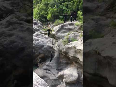 Dalin pamjet, momenti kur forcat e Reneas shpëtojnë turistin që ra tek “Shpella e Pëllumbasit”