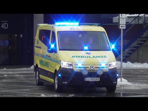 Ambulances responding from Norway's largest ambulance station! | Norges største ambulansesenter