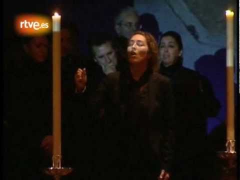 Estrella Morente canta a Enrique en su funeral en Granada
