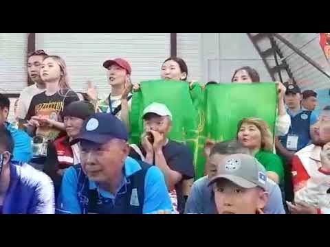 Видео: Эмоции зрителей во время турнира по боксу