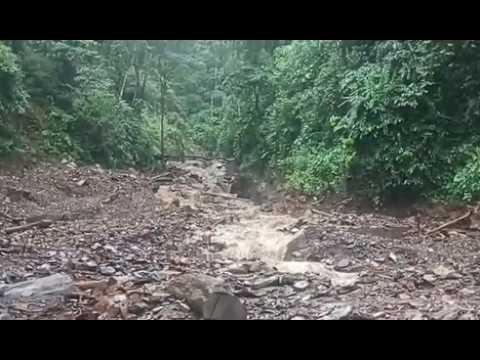 Las lluvias torrenciales provocan el desborde del río en Mapiri