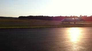 preview picture of video 'Sunday Night Rush Hour at East Hampton Airport'