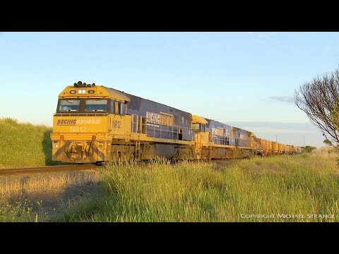 Pacific National 2MA5 Freight Train -  PoathTV Australian Railways
