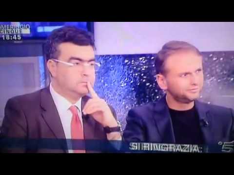 La gaffe del millennio la fa la D'urso.mp4