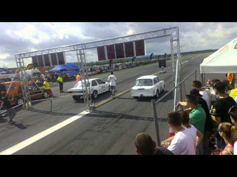 Adrián Vajner so svojím Trabi R1 obsadil na šprinte 1. miesto