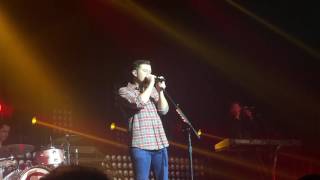 Scotty McCreery Jingle Bells 12-3-16 St.Charles, IL.