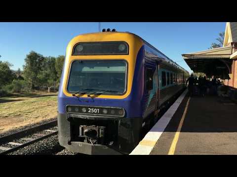 Sydney bound Xplorer arriving at Narrabri
