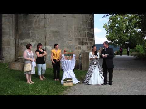 Traum Hochzeit im Kloster Lorch mit fliegenden weisen Tauben !