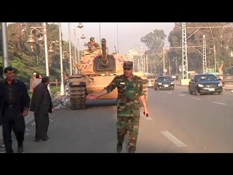 Panzer sichern Mursis Amtssitz