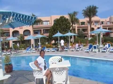 Отель али Баба. Бар у бассейна.