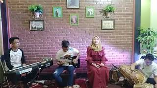 Download lagu Menyulam kain yang rapuh - cover dika, ade tello, cep satriani dan nia, mp3