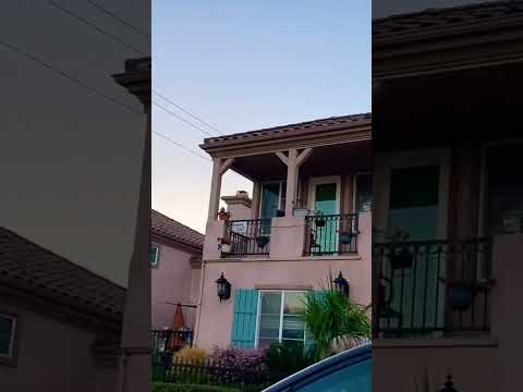 Ocean side beach 🏝 beautiful pink house 🏠 California ❤️