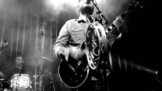 The Bees - A MINHA MENINA (Live in Utrecht, Holland, 08-04-2011)