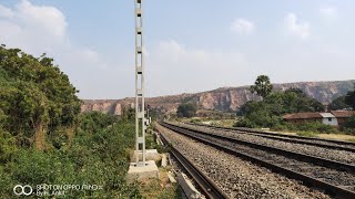 preview picture of video 'Bhagalpur - Saharsa Special Crosses Jamalpur Tunnel In Scenic Jamalpur Hills'