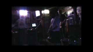 Neilhouse playing Better off Alone (live)