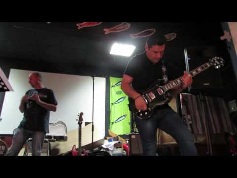 2:4:U É Rock!!! (Cover Born to be wild) MVI 5506