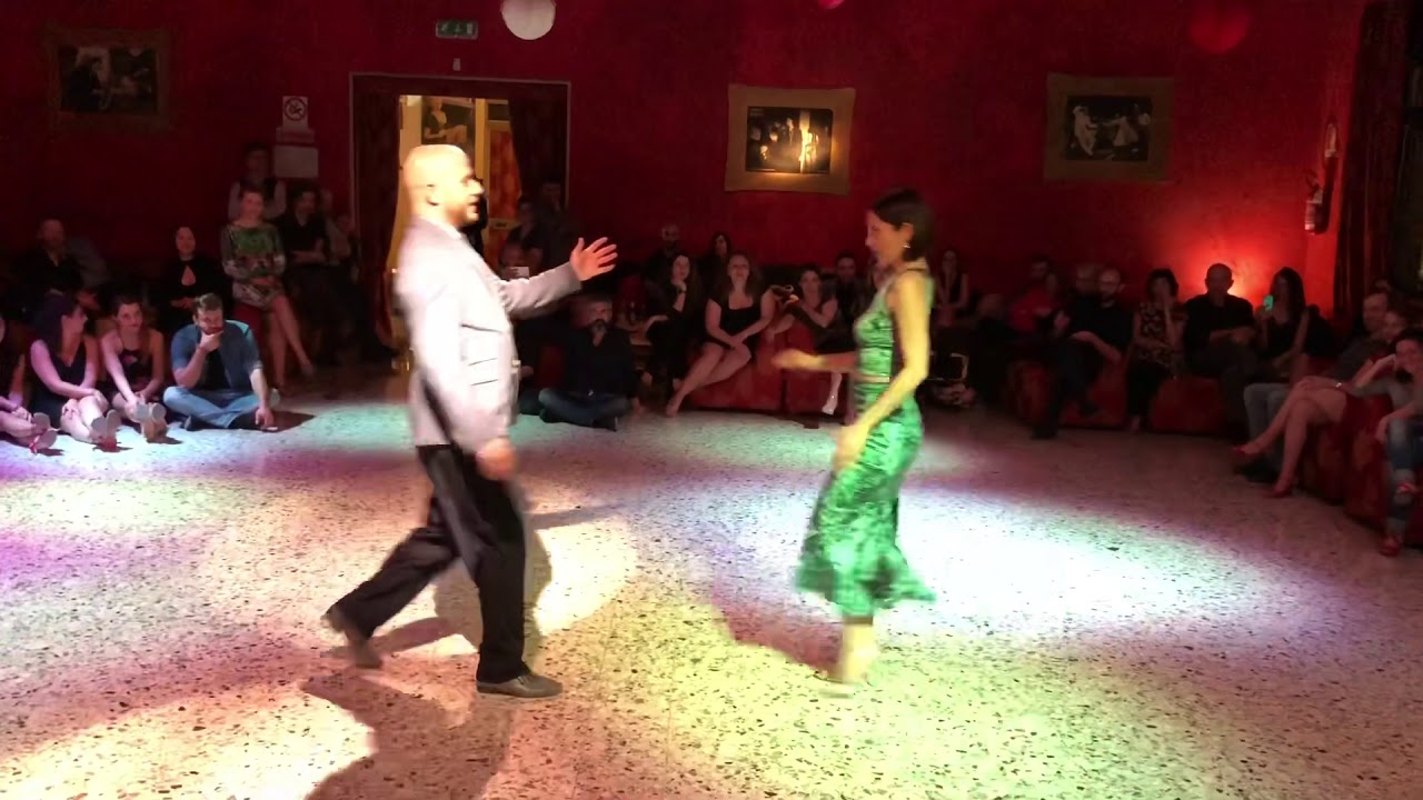 Alper Ergökmen Selen Sürek - La Bruja